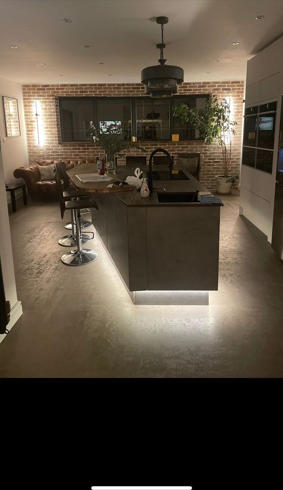 Dark kitchen extension