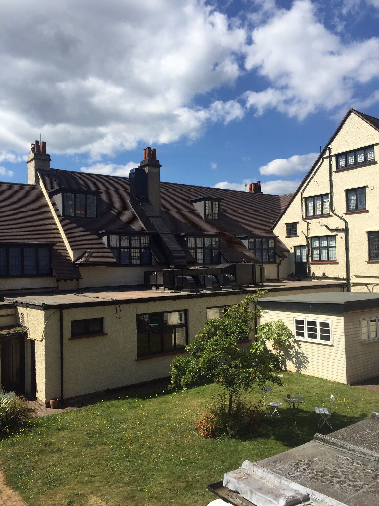 Flat-roof rear extension